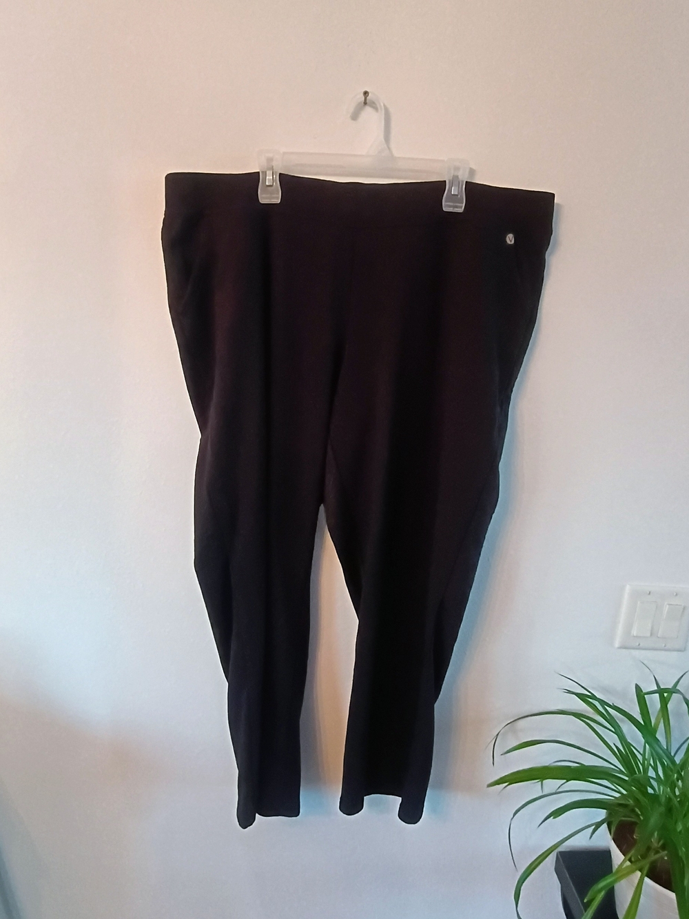 LIVI Active Lane Bryant 22/24 Black Capri Leggings Side Pockets Stretch